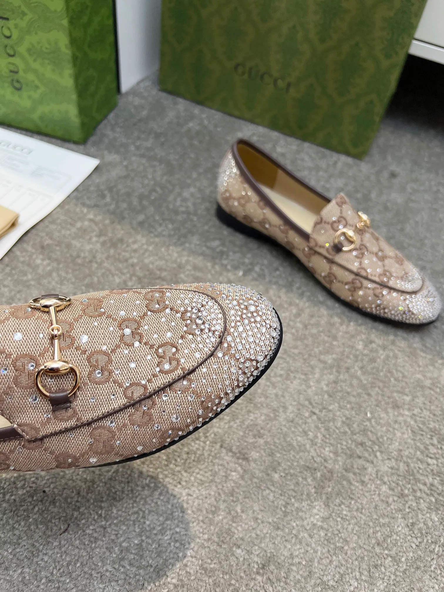 👟👟Ex-factory price 420👟👟 Genuine leather sole +50 Original quality guccisummer's latest limited edition shoes are on sale with top quality. Purchased genuine development original special hot diamond process classic double G presbyopic inner sheepskin with Italian original board material and craftsmanship are the same as the original! Code number: 35-42,